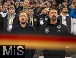 14.10.2024, Fussball UEFA Nations League 2024/25, Gruppe 3, 4.Spieltag, Deutschland - Niederlande, in der Allianz-Arena in Mnchen. v.li: Bundestrainer Julian Nagelsmann (Deutschland) und Co-Trainer Sandro Wagner (Deutschland) bei der Hymne 