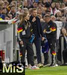 14.10.2024, Fussball UEFA Nations League 2024/25, Gruppe 3, 4.Spieltag, Deutschland - Niederlande, in der Allianz-Arena in Mnchen.  Dr. Silja Schwarz (Teamrztin DFB), Bundestrainer Julian Nagelsmann (Deutschland) 