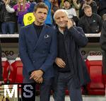 14.10.2024, Fussball UEFA Nations League 2024/25, Gruppe 3, 4.Spieltag, Deutschland - Niederlande, in der Allianz-Arena in Mnchen. v.l. Thomas Mller (FC Bayern Mnchen) und Sportdirektor Rudi Vller (Deutschland) 