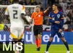 14.10.2024, Fussball UEFA Nations League 2024/25, Gruppe 3, 4.Spieltag, Deutschland - Niederlande, in der Allianz-Arena in Mnchen. Schiedsrichter Slavko Vincic (Slowenien) gestikuliert.