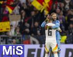 14.10.2024, Fussball UEFA Nations League 2024/25, Gruppe 3, 4.Spieltag, Deutschland - Niederlande, in der Allianz-Arena in Mnchen. v.l. Josua Kimmich (Deutschland) und Torwart Oliver Baumann (Deutschland) umarmen sich.