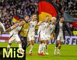 14.10.2024, Fussball UEFA Nations League 2024/25, Gruppe 3, 4.Spieltag, Deutschland - Niederlande, in der Allianz-Arena in Mnchen. LaOla der deutschen v.l. Josua Kimmich (Deutschland), Torwart Janis Blaswich (Deutschland), Nico Schlotterbeck (Deutschland), Waldemar Anton (Deutschland), Robert Andrich (Deutschland) und Aleksandar Pavlovic (Deutschland) 