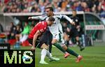 19.10.2024, Fussball 2. Bundesliga 2024/2025, 9. Spieltag, Hannover 96 - FC Schalke 04 , in der Heinz von Heiden Arena Hannover. (L-R) Phil Yannik Neumann (Hannover) gegen Kenan Karaman (Schalke 04)


