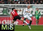 19.10.2024, Fussball 2. Bundesliga 2024/2025, 9. Spieltag, Hannover 96 - FC Schalke 04 , in der Heinz von Heiden Arena Hannover. (L-R) Hyun-ju Lee (Hannover) gegen Lino Tempelmann (Schalke 04)


