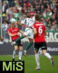 19.10.2024, Fussball 2. Bundesliga 2024/2025, 9. Spieltag, Hannover 96 - FC Schalke 04 , in der Heinz von Heiden Arena Hannover. (L-R) Marcel Halstenberg (Hannover) gegen Moussa Sylla (Schalke 04)


