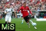 19.10.2024, Fussball 2. Bundesliga 2024/2025, 9. Spieltag, Hannover 96 - FC Schalke 04 , in der Heinz von Heiden Arena Hannover. (L-R) Lino Tempelmann (Schalke 04) gegen Bartlomiej Wdowik (Hannover)


