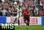 19.10.2024, Fussball 2. Bundesliga 2024/2025, 9. Spieltag, Hannover 96 - FC Schalke 04 , in der Heinz von Heiden Arena Hannover. (L-R) Felipe Sanchez (Schalke 04) gegen Jessic Ngankam (Hannover)


