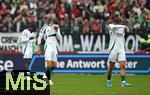 19.10.2024, Fussball 2. Bundesliga 2024/2025, 9. Spieltag, Hannover 96 - FC Schalke 04 , in der Heinz von Heiden Arena Hannover. (L-R) Janik Bachmann (Schalke 04) und Paul Seguin (Schalke 04) enttuscht


