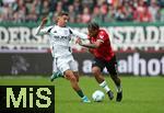 19.10.2024, Fussball 2. Bundesliga 2024/2025, 9. Spieltag, Hannover 96 - FC Schalke 04 , in der Heinz von Heiden Arena Hannover. (L-R) Paul Seguin (Schalke 04) gegen Jessic Ngankam (Hannover)


