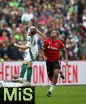 19.10.2024, Fussball 2. Bundesliga 2024/2025, 9. Spieltag, Hannover 96 - FC Schalke 04 , in der Heinz von Heiden Arena Hannover. (L-R) Felipe Sanchez (Schalke 04) gegen Jessic Ngankam (Hannover)


