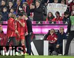 19.10.2024, Fussball 1. Bundesliga 2024/2025, 7. Spieltag,  FC Bayern Mnchen - VfB Stuttgart, in der Allianz-Arena Mnchen, Aleksandar Pavlovic (Bayern Mnchen) verletzt


