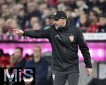 19.10.2024, Fussball 1. Bundesliga 2024/2025, 7. Spieltag,  FC Bayern Mnchen - VfB Stuttgart, in der Allianz-Arena Mnchen, Trainer Sebastian Hoene (Stuttgart) gestikuliert


