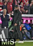 19.10.2024, Fussball 1. Bundesliga 2024/2025, 7. Spieltag,  FC Bayern Mnchen - VfB Stuttgart, in der Allianz-Arena Mnchen, Trainer Vincent Kompany (FC Bayern Mnchen) jubelt mit der Becker Faust


