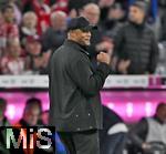 19.10.2024, Fussball 1. Bundesliga 2024/2025, 7. Spieltag,  FC Bayern Mnchen - VfB Stuttgart, in der Allianz-Arena Mnchen, Trainer Vincent Kompany (FC Bayern Mnchen) jubelt mit der Becker Faust


