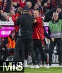 19.10.2024, Fussball 1. Bundesliga 2024/2025, 7. Spieltag,  FC Bayern Mnchen - VfB Stuttgart, in der Allianz-Arena Mnchen, Torjubel bei der Trainerbank der Bayern, Trainer Vincent Kompany (FC Bayern Mnchen), S


