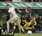 26.10.2024, Fussball 1. Bundesliga 2024/2025, 8.Spieltag, FC Augsburg - Borussia Dortmund, in der WWK-Arena Augsburg, v.l. Jeffrey Gouweleeuw (FC Augsburg) gegen Maximilian Beier (Borussia Dortmund) 
 

