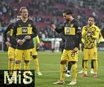 26.10.2024, Fussball 1. Bundesliga 2024/2025, 8.Spieltag, FC Augsburg - Borussia Dortmund, in der WWK-Arena Augsburg, Die Dortmunder Spieler sind enttuscht.v.l. Julian Brandt (Borussia Dortmund), Emre Can (Borussia Dortmund) usw
 

