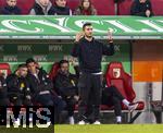 26.10.2024, Fussball 1. Bundesliga 2024/2025, 8.Spieltag, FC Augsburg - Borussia Dortmund, in der WWK-Arena Augsburg, Trainer Nuri Sahin (Borussia Dortmund) Ratlos an der Seitenlinie.
 
