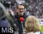 26.10.2024, Fussball 1. Bundesliga 2024/2025, 8.Spieltag, FC Augsburg - Borussia Dortmund, in der WWK-Arena Augsburg, Prsident Markus Krapf (FC Augsburg) am Mikrofon vom FCA-TV.
 
