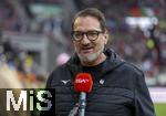 26.10.2024, Fussball 1. Bundesliga 2024/2025, 8.Spieltag, FC Augsburg - Borussia Dortmund, in der WWK-Arena Augsburg, Prsident Markus Krapf (FC Augsburg) am Mikrofon vom FCA-TV. 
 
