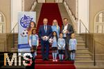 16.10.2024, Fussball Fotoaktion Mdchen an den Ball beim Empfang im Bayerischen Landtag beim Innenministerium, Joachim Herrmann ? Bayerischer Staatsminister des Inneren fr Sport und Integration, Projektleiterin Anna Seliger (BIKU gGMBH) , Dr. Alexander Dietrich - Abgeordneter des bayerischen Landtags, Mdchen von Mdchen an den Ball.

