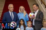 16.10.2024, Fussball Fotoaktion Mdchen an den Ball beim Empfang im Bayerischen Landtag beim Innenministerium, Joachim Herrmann ? Bayerischer Staatsminister des Inneren fr Sport und Integration, Projektleiterin Anna Seliger (BIKU gGMBH) , Dr. Alexander Dietrich - Abgeordneter des bayerischen Landtags, 

