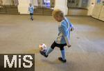 16.10.2024, Fussball Fotoaktion Mdchen an den Ball beim Empfang im Bayerischen Landtag beim Innenministerium 

Foto: Bernd Feil