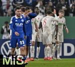 29.10.2024, Fussball DFB-Pokal 2024/2025, 2.Runde, FC Augsburg - FC Schalke 04, in der WWK-Arena Augsburg. v.l. Mehmet Aydin (FC Schalke 04) und Taylan Bulut (FC Schalke 04) knnen den jubelnden Augsburgern nicht zusehen


