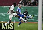 29.10.2024, Fussball DFB-Pokal 2024/2025, 2.Runde, FC Augsburg - FC Schalke 04, in der WWK-Arena Augsburg. v.l. Iris Aurel Matsima Chrislain (FC Augsburg) gegen Tobias Mohr (Schalke 04) 


