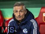 29.10.2024, Fussball DFB-Pokal 2024/2025, 2.Runde, FC Augsburg - FC Schalke 04, in der WWK-Arena Augsburg. Trainer Kees van Wonderen (Schalke 04) nachdenklich 

