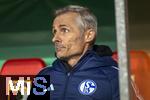 29.10.2024, Fussball DFB-Pokal 2024/2025, 2.Runde, FC Augsburg - FC Schalke 04, in der WWK-Arena Augsburg. Trainer Kees van Wonderen (Schalke 04) nachdenklich 

