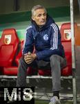 29.10.2024, Fussball DFB-Pokal 2024/2025, 2.Runde, FC Augsburg - FC Schalke 04, in der WWK-Arena Augsburg. Trainer Kees van Wonderen (Schalke 04) nachdenklich 

