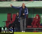 29.10.2024, Fussball DFB-Pokal 2024/2025, 2.Runde, FC Augsburg - FC Schalke 04, in der WWK-Arena Augsburg. Trainer Kees van Wonderen (Schalke 04) unzufrieden.-

