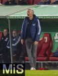 29.10.2024, Fussball DFB-Pokal 2024/2025, 2.Runde, FC Augsburg - FC Schalke 04, in der WWK-Arena Augsburg. Trainer Kees van Wonderen (Schalke 04) unzufrieden.-

