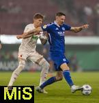 29.10.2024, Fussball DFB-Pokal 2024/2025, 2.Runde, FC Augsburg - FC Schalke 04, in der WWK-Arena Augsburg.  re: Janik Bachmann (Schalke) 

