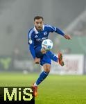 29.10.2024, Fussball DFB-Pokal 2024/2025, 2.Runde, FC Augsburg - FC Schalke 04, in der WWK-Arena Augsburg. Kenan Karaman (FC Schalke 04) am Ball  

