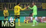 29.10.2024, Fussball DFB Pokal 2024/2025, 2. Runde, VfL Wolfsburg - Borussia Dortmund, in der Volkswagen Arena Wolfsburg. (L-R) Julian Brandt (Borussia Dortmund) und Felix Nmecha (Borussia Dortmund) enttuscht


