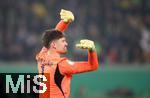 29.10.2024, Fussball DFB Pokal 2024/2025, 2. Runde, VfL Wolfsburg - Borussia Dortmund, in der Volkswagen Arena Wolfsburg. Torwart Gregor Kobel (Borussia Dortmund)


