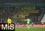 29.10.2024, Fussball DFB Pokal 2024/2025, 2. Runde, VfL Wolfsburg - Borussia Dortmund, in der Volkswagen Arena Wolfsburg. Plakat gegen die geplanten Sparmassnahmen von VW (Volkswagen) im Fanblock von Borussia Dortmund


