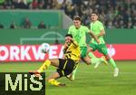 29.10.2024, Fussball DFB Pokal 2024/2025, 2. Runde, VfL Wolfsburg - Borussia Dortmund, in der Volkswagen Arena Wolfsburg. (L-R) Ramy Bensebaini (Borussia Dortmund) gegen Kilian Fischer (VfL Wolfsburg)


