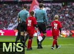 02.11.2024, Fussball 1. Bundesliga 2024/2025, 9. Spieltag,  FC Bayern Mnchen - 1.FC Union Berlin, in der Allianz-Arena Mnchen,  Kindereskorte mit PACK MAS auf dem Shirt, mit den Schiedsrichtern