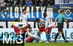 03.11.2024, Fussball 2. Bundesliga 2024/2025, 11. Spieltag, Hamburger SV - 1. FC Nrnberg , im Volksparkstadion Hamburg. Ludovit Reis (Hamburg) sitzt verletzt am Boden


