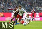 03.11.2024, Fussball 2. Bundesliga 2024/2025, 11. Spieltag, Hamburger SV - 1. FC Nrnberg , im Volksparkstadion Hamburg. (L-R) Jens Castrop (Nrnberg) gegen Noah Katterbach (Hannover), Lukasz Poreba (Hamburg)


