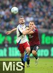 03.11.2024, Fussball 2. Bundesliga 2024/2025, 11. Spieltag, Hamburger SV - 1. FC Nrnberg , im Volksparkstadion Hamburg. (L-R) Lukasz Poreba (Hamburg) gegen Julian Justvan (Nrnberg)


