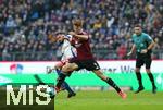 03.11.2024, Fussball 2. Bundesliga 2024/2025, 11. Spieltag, Hamburger SV - 1. FC Nrnberg , im Volksparkstadion Hamburg. (L-R) Marco Richter (Hamburg) gegen Finn Jeltsch (Nrnberg)


