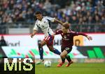 03.11.2024, Fussball 2. Bundesliga 2024/2025, 11. Spieltag, Hamburger SV - 1. FC Nrnberg , im Volksparkstadion Hamburg. (L-R) Ransford-Yeboah Knigsdrffer (Hamburg) gegen Caspar Jander (Nrnberg)


