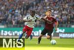 03.11.2024, Fussball 2. Bundesliga 2024/2025, 11. Spieltag, Hamburger SV - 1. FC Nrnberg , im Volksparkstadion Hamburg. (L-R) Fabio Balde (Hamburg) gegen Oliver Villadsen (Nrnberg)


