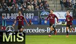 03.11.2024, Fussball 2. Bundesliga 2024/2025, 11. Spieltag, Hamburger SV - 1. FC Nrnberg , im Volksparkstadion Hamburg. Jubel (L-R) Torschtze Mahir Emreli (Nrnberg), Stefanos Tzimas (Nrnberg) und Caspar Jander (Nrnberg) zum Tor zum 1:1


