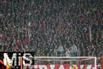 06.11.2024,  Fussball UEFA Championsleague 2024/2025: 4.Spieltag,  FC Bayern Mnchen - Benfica Lissabon, in der Allianz-Arena Mnchen.  Die Bayernfans stellen ihren Support ein wegen eines medizinischer Notfalls unter den Zuschauern.
