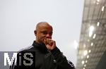 09.11.2024, Fussball 1. Bundesliga 2024/2025, 10. Spieltag, FC St. Pauli - FC Bayern Mnchen, im Millerntor-Stadion Hamburg. Trainer Vincent Kompany (Bayern Mnchen)


